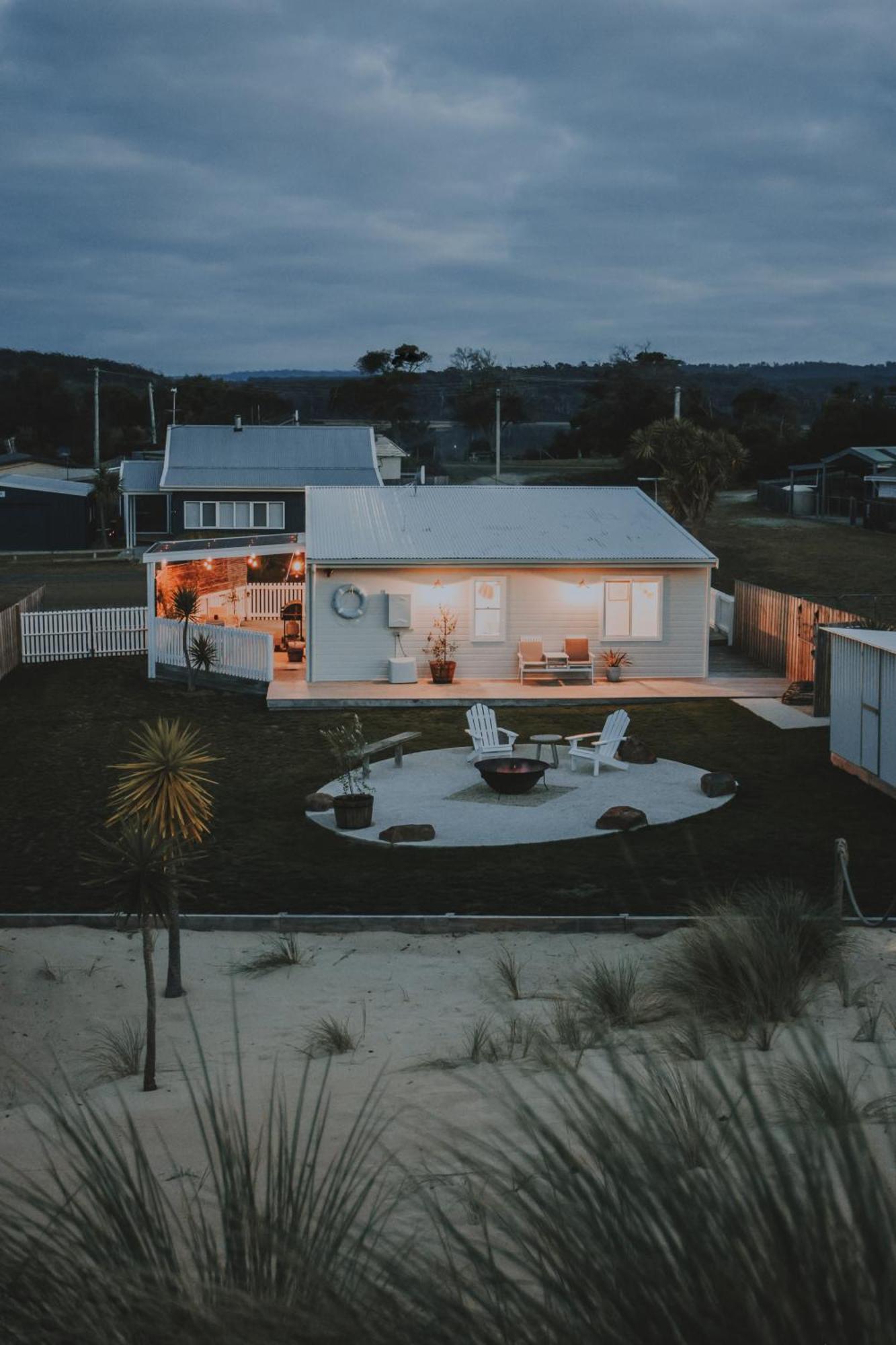 Shack In The Dunes *